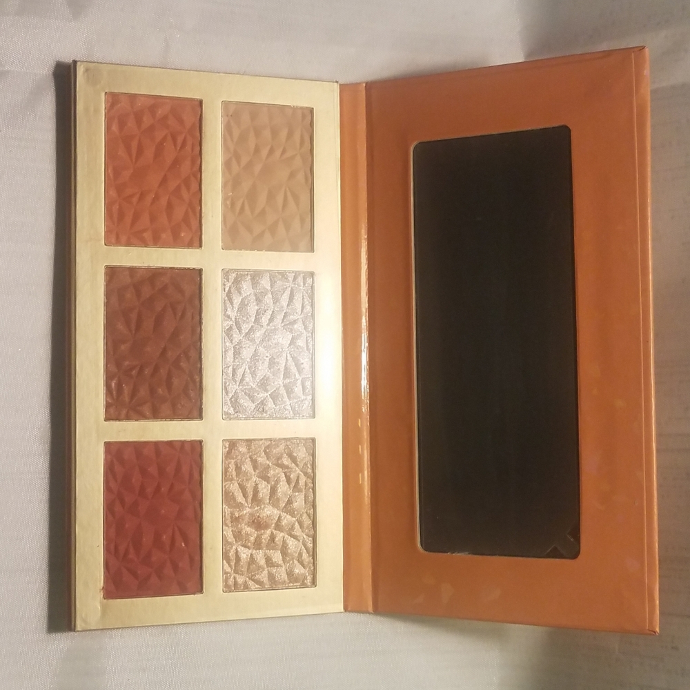 Highlighter blush combo palette untouched
